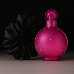 BRITNEY SPEARS FANTASY EAU DE PARFUM - PERFUME FEMININO 100ML + UMA SCRUNCHIES